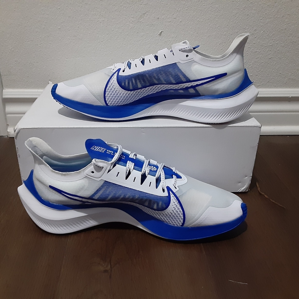 Nike - Picture 3 of 4
